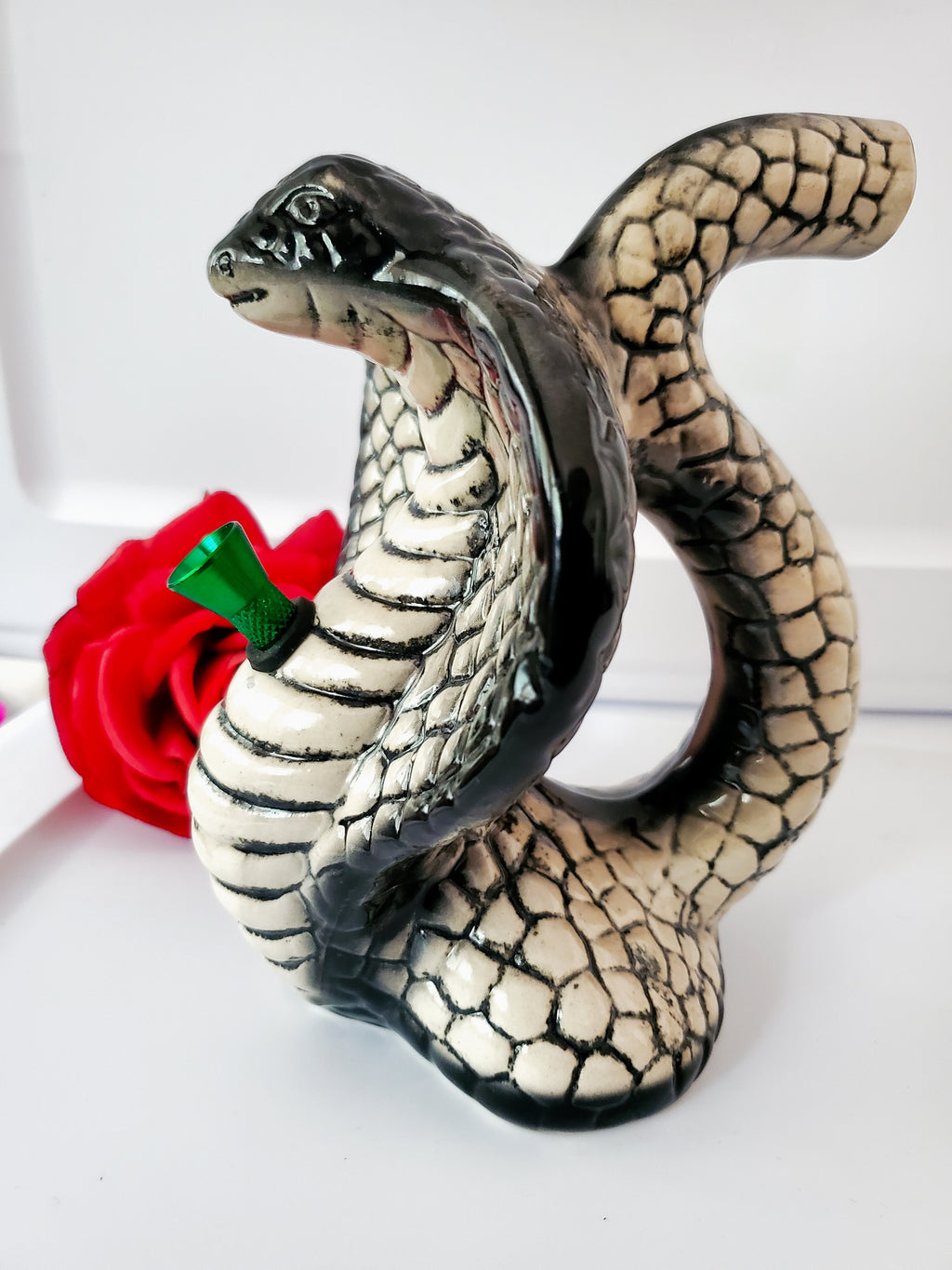 Ceramic King Cobra Water Pipe